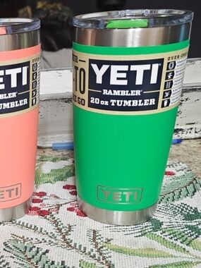 Yeti Rambler 20oz - Verde/Canopy Mag.
